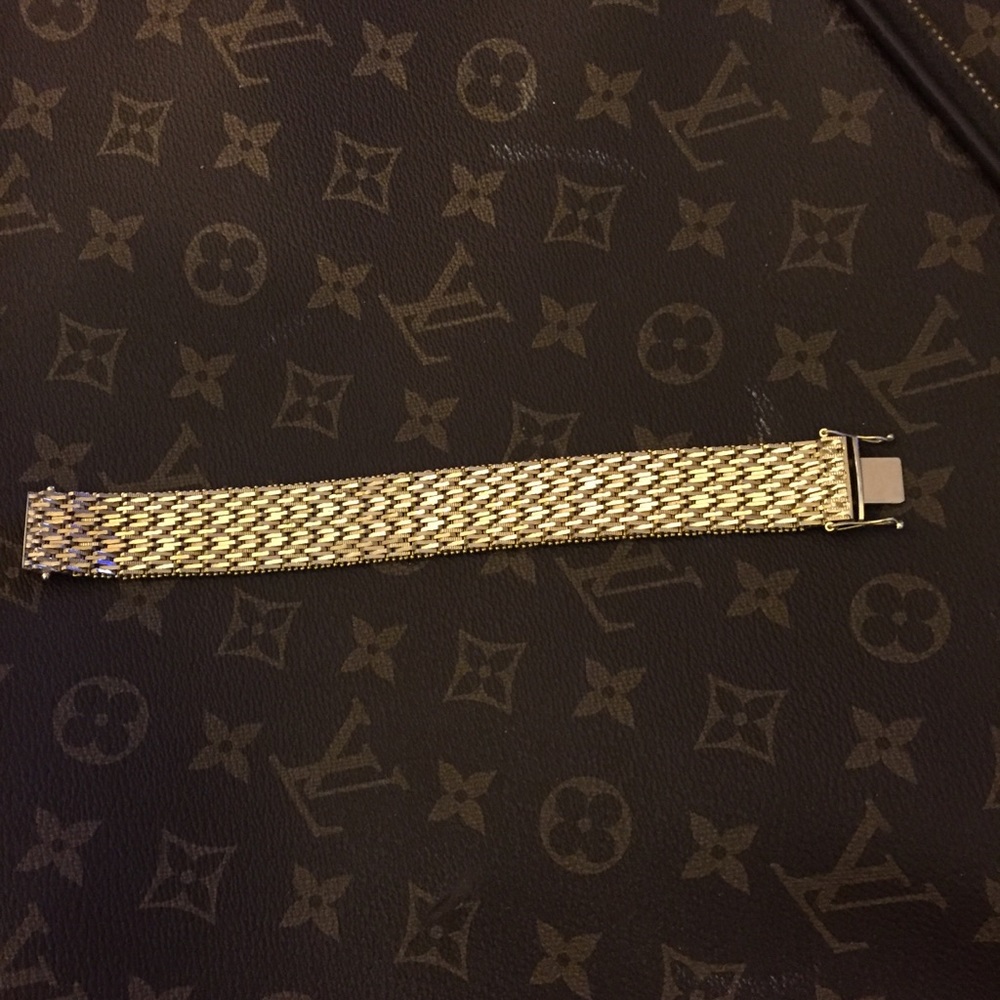 VNT ITALIAN 18K WIDE MESH GOLD BRACELET NO TRADES